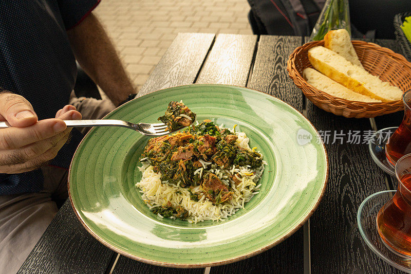 绿盘肉饭，牛肉肉饭，传统的亚洲菜，也被称为Polow, Pilav, Pallao, Pulao, Palaw
